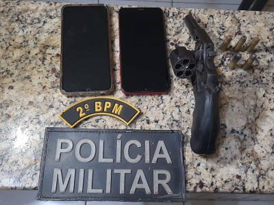2º BPM realiza prisão de dupla de assaltantes, apreende arma de fogo e recupera objetos roubados em Aldeias Altas 