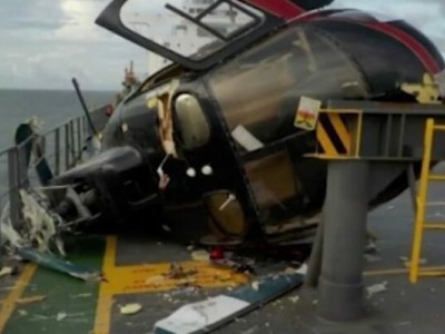 Helicóptero cai sobre navio em São Luís