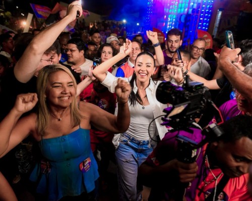 Multidão consagra força política de Daniella em grandioso ato de lançamento de candidatura