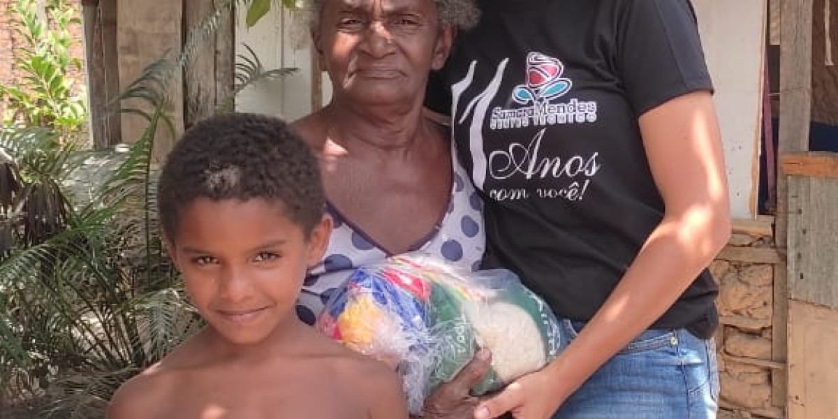 Instituto Samara Mendes distribui cestas básicas aos moradores do bairro Vila Conquista, em Caxias 