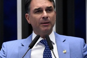 Após ser derrotado no segundo turno da eleição presidencial, Flávio Bolsonaro (PL) ficará sem cargo público pela primeira vez em 24 anos
