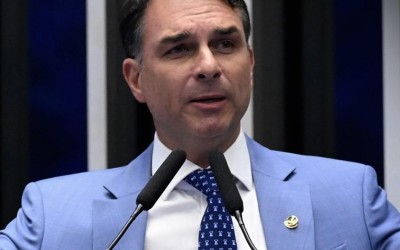 Após ser derrotado no segundo turno da eleição presidencial, Flávio Bolsonaro (PL) ficará sem cargo público pela primeira vez em 24 anos