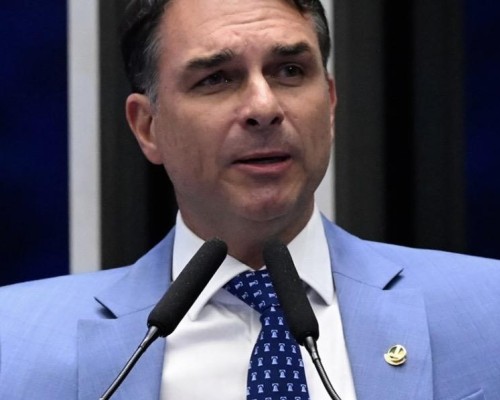 Após ser derrotado no segundo turno da eleição presidencial, Flávio Bolsonaro (PL) ficará sem cargo público pela primeira vez em 24 anos
