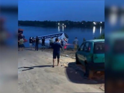 Ônibus cai de balsa durante travessia entre Tocantins e Maranhão