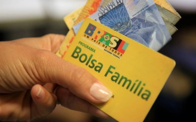 Bolsa Família de outubro: pagamentos começam no dia 19 e quem não atualizou o CadÚnico nos últimos 24 meses pode ter o benefício bloqueado