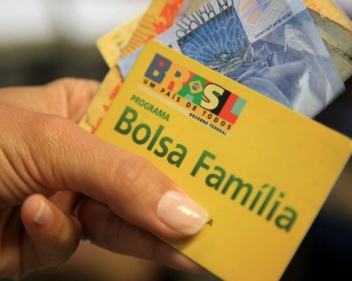 Bolsa Família de outubro: pagamentos começam no dia 19 e quem não atualizou o CadÚnico nos últimos 24 meses pode ter o benefício bloqueado
