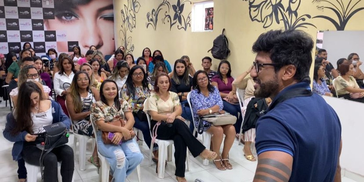 O Workshop Design de Mechas é realizado no auditório do Centro Técnico Samara Mendes, em Caxias