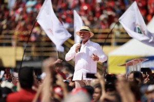 Lula lança campanha à reeleição em reduto histórico e promete reforço no combate ao crime organizado