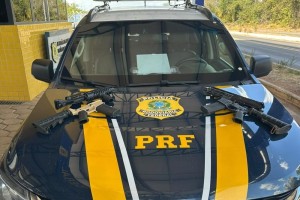 PRF apreende dois fuzis escondidos em veículo durante fiscalização em Barra do Corda