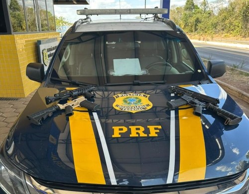PRF apreende dois fuzis escondidos em veículo durante fiscalização em Barra do Corda