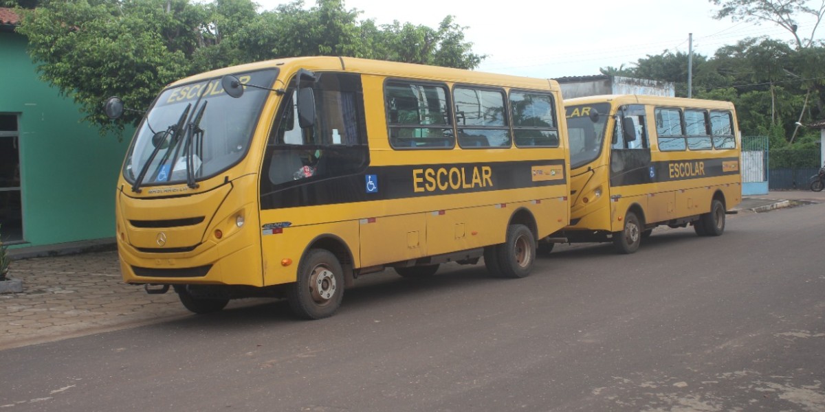 Prefeitura de Gonçalves Dias recebe três ônibus escolares