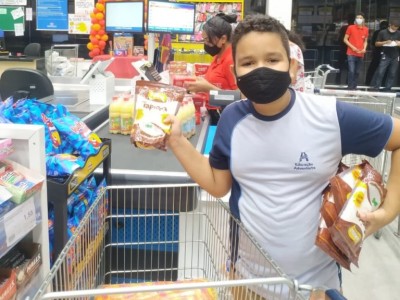 Boas ações: Estudantes arrecadam alimentos para famílias do Teso Duro
