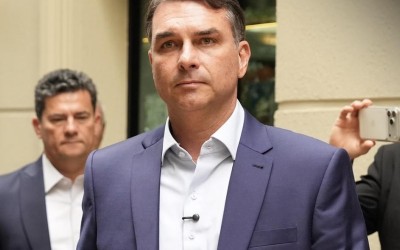 EUA concederão visto a Flávio Bolsonaro e sua família