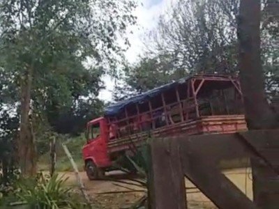 Prefeitura de Paraibano é denunciada no Ministério Público por transportar alunos em pau de arara