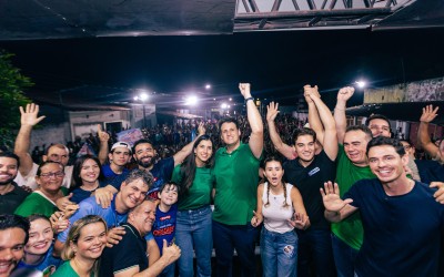 Orleans Brandão arrasta multidão em Peritoró e afirma estar pronto para “ser o melhor governador que o Maranhão já viu”