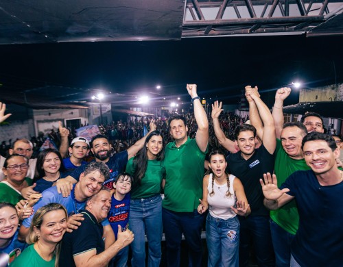 Orleans Brandão arrasta multidão em Peritoró e afirma estar pronto para “ser o melhor governador que o Maranhão já viu”