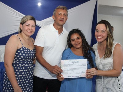 Mais de 150 mulheres concluem curso de Flores Artificiais em Matões