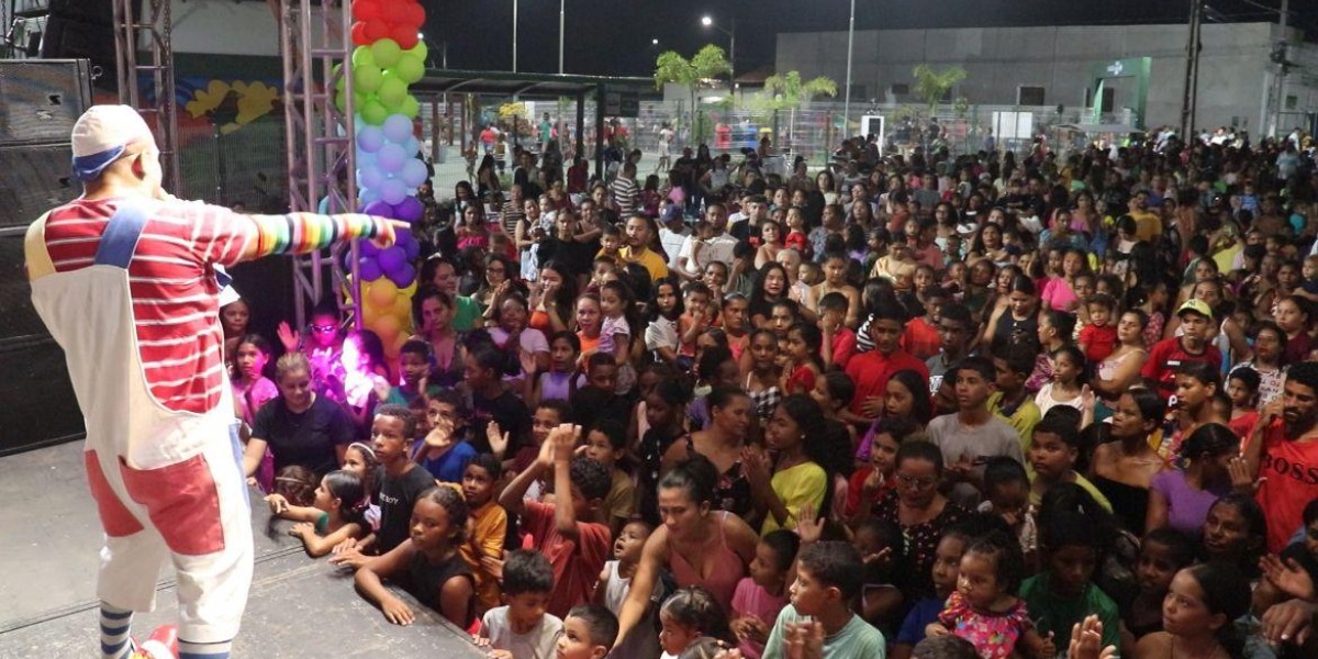 Prefeitura  realiza o dia D do brincar na praça Gonçalves Dias, em Aldeias Altas