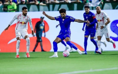 Palmeiras vence o Bragantino e dorme na liderança do Brasileirão