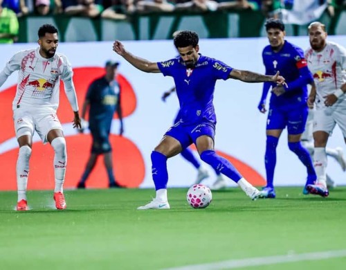 Palmeiras vence o Bragantino e dorme na liderança do Brasileirão