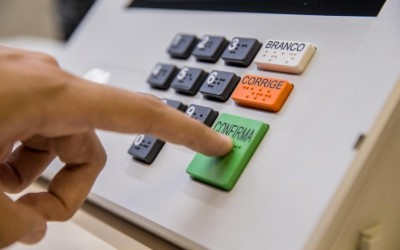 Especialistas alertam que opiniões políticas nas redes sociais podem trazer reflexos na vida profissional