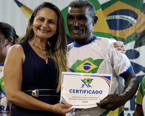 Concluintes do Programa Parnarama Alfabetizada recebem certificados em cerimônia especial