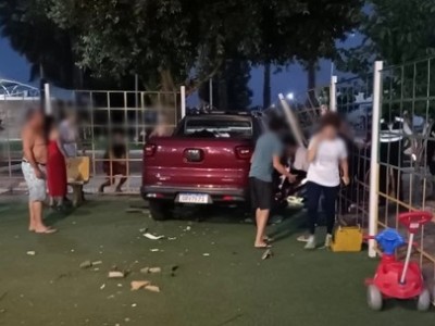 Criança de 2 anos morre e quatro pessoas ficam feridas ao serem atropelados dentro de condomínio em Timon