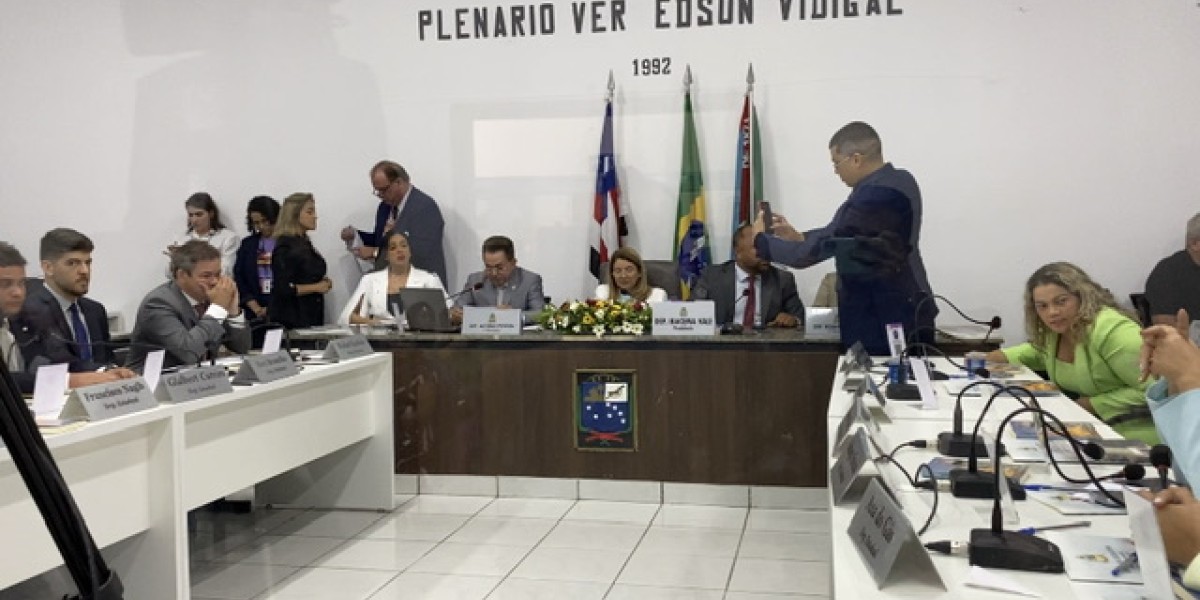 Assembleia Legislativa realiza sessão itinerante em Caxias, aprova projetos e faz homenagem