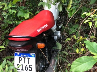 PM localiza motos roubadas escondidas em matagais em Caxias
