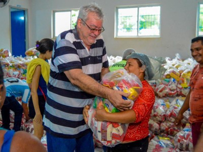 Prefeito Ferdinando Coutinho distribui mais de 2 mil cestas básicas para a população de Matões