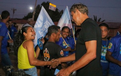 Nonatinho vai às ruas e reúne multidão em grande arrastão em Matões