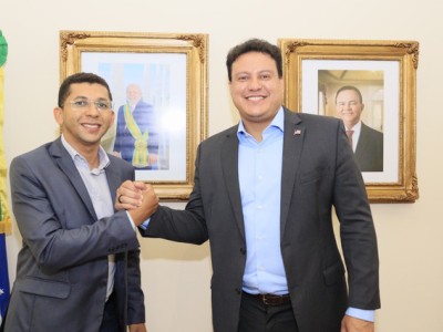 Prefeito de Caxias,  Ricardo Rodrigues, se reúne com governador em exercício, Felipe Camarão, em São Luís  