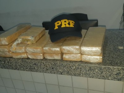 Homem é preso com 10 kg de maconha em ônibus na BR-135 em Peritoró