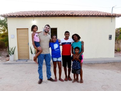 Prefeito Gentil Neto realiza sonho e entrega casa nova e mobiliada a família de Caxias