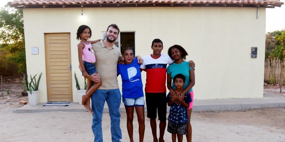 Prefeito Gentil Neto realiza sonho e entrega casa nova e mobiliada a família de Caxias