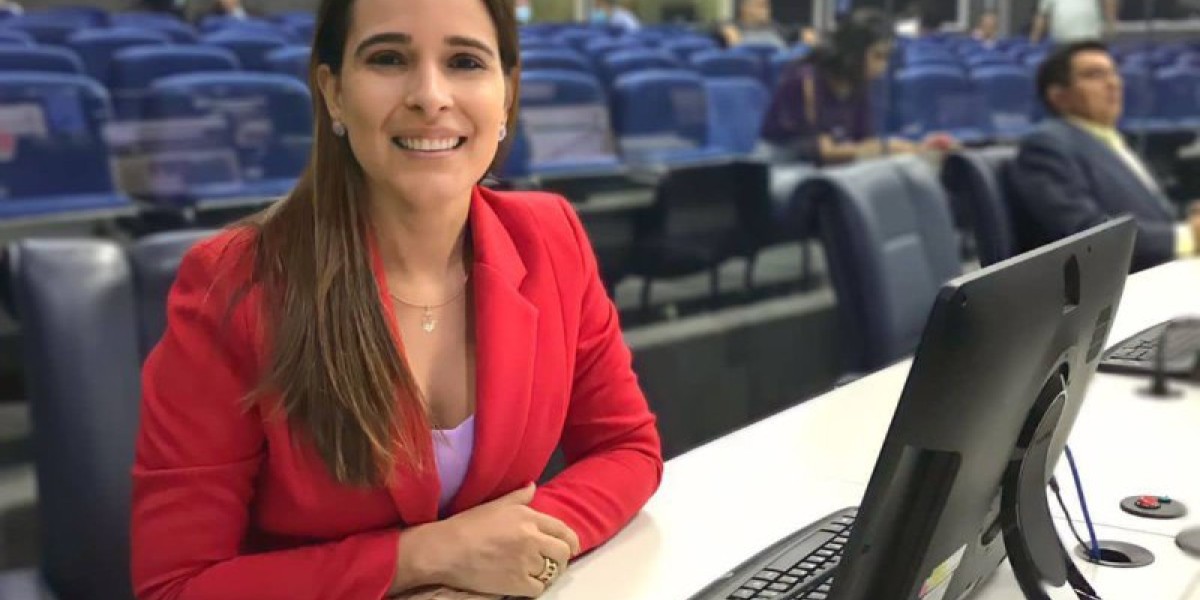Lei aprovada de autoria da vereadora Elzuila Calisto autoriza consultas pela FMS serem agendadas por telefone