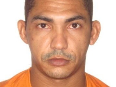 Homem é morto a tiros na frente da própria residência em Caxias