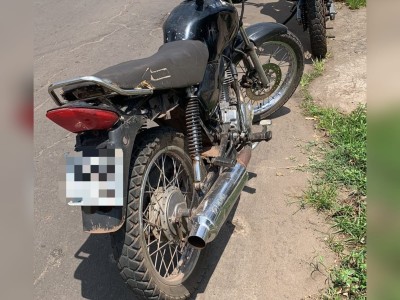 Motocicleta roubada é recuperada no bairro Tamarineiro