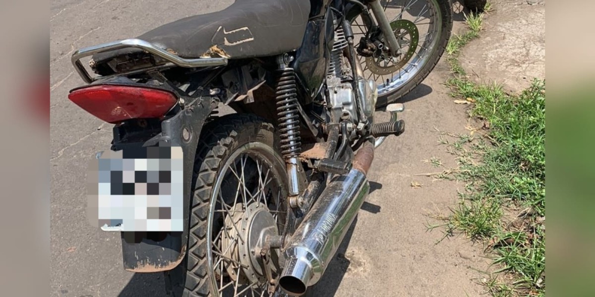 Motocicleta roubada é recuperada no bairro Tamarineiro
