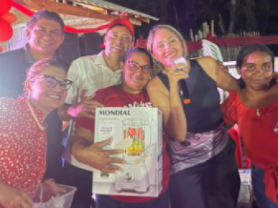 Vereadora Reneia Ferreira entrega presentes no Povoado Tucuins em Aldeias Altas