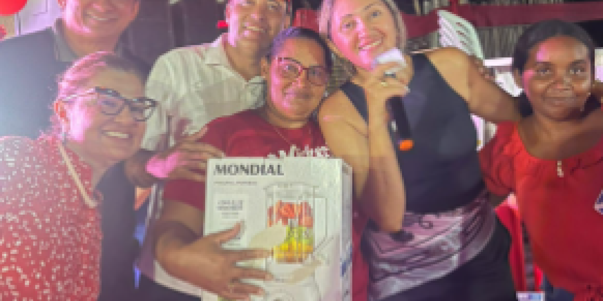 Vereadora Reneia Ferreira entrega presentes no Povoado Tucuins em Aldeias Altas