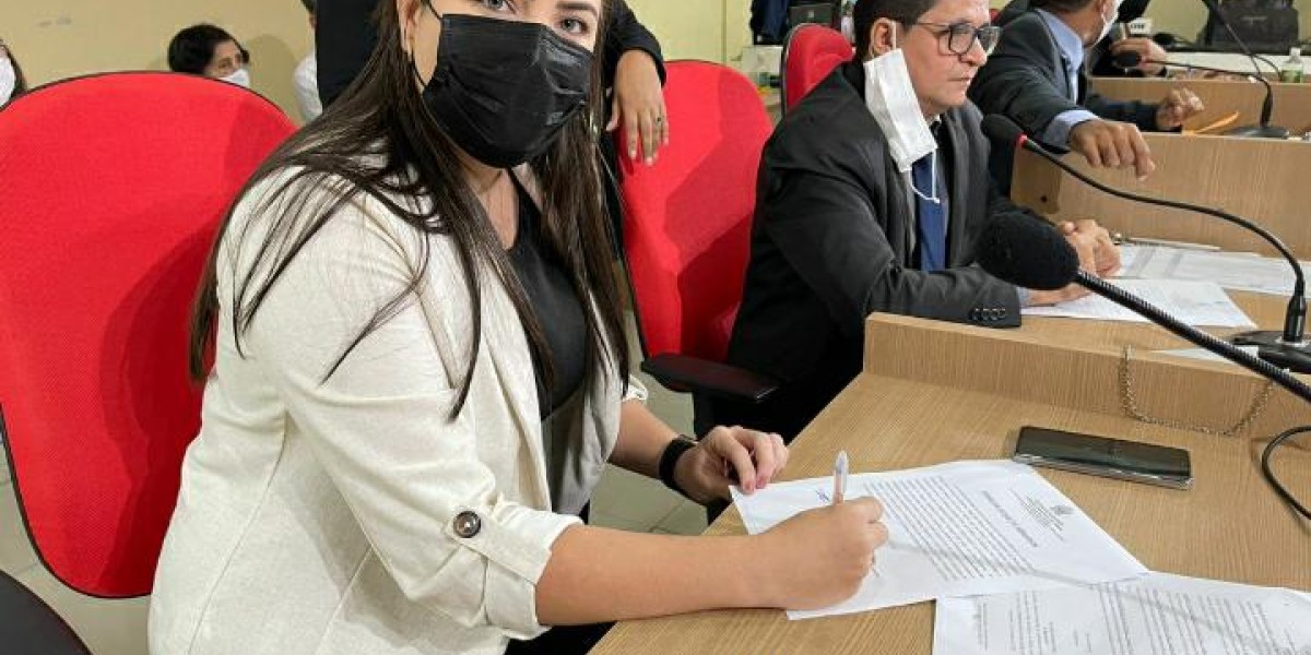 Amanda Pires toma posse como vereadora na Câmara de Timon 