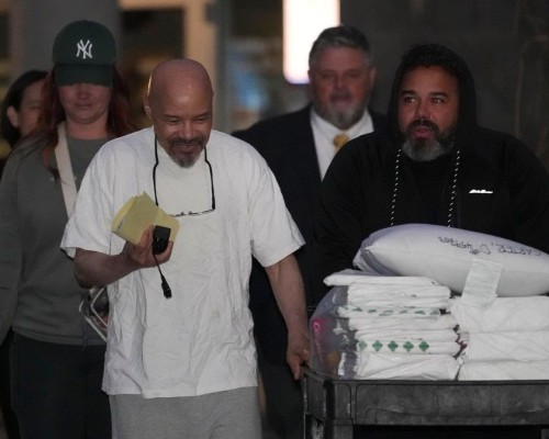 Homem é libertado após passar quatro décadas no corredor da morte nos Estados Unidos