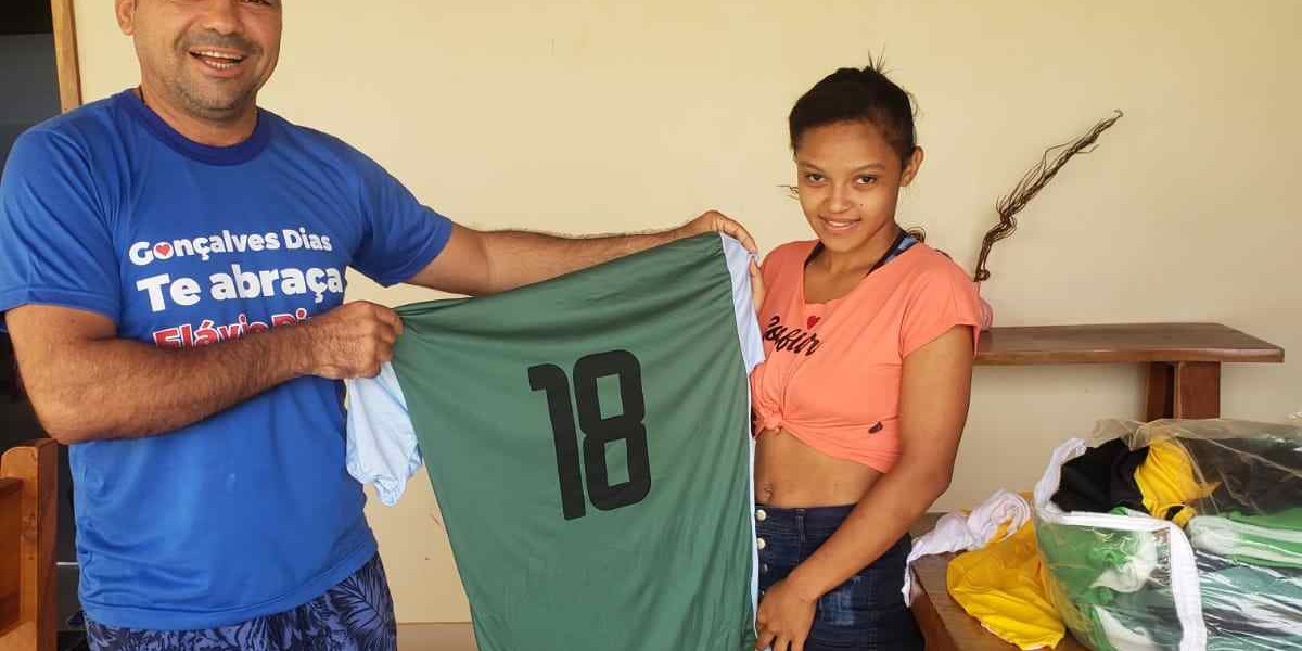 Prefeito de Gonçalves Dias, Toinho Patioba, faz doação de equipagem para o time feminino Devastadoras