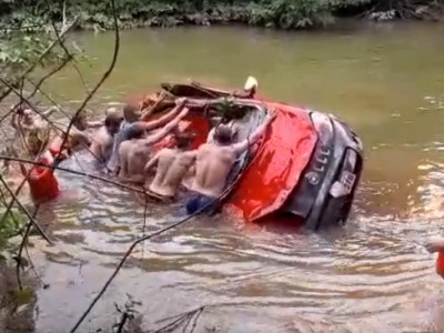 Três jovens morrem após carro cair em rio no norte do Tocantins