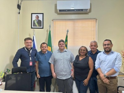 Prefeito Juvenal Silva se reúne com  representantes do Banco do Nordeste em busca de novos projetos para Parnarama