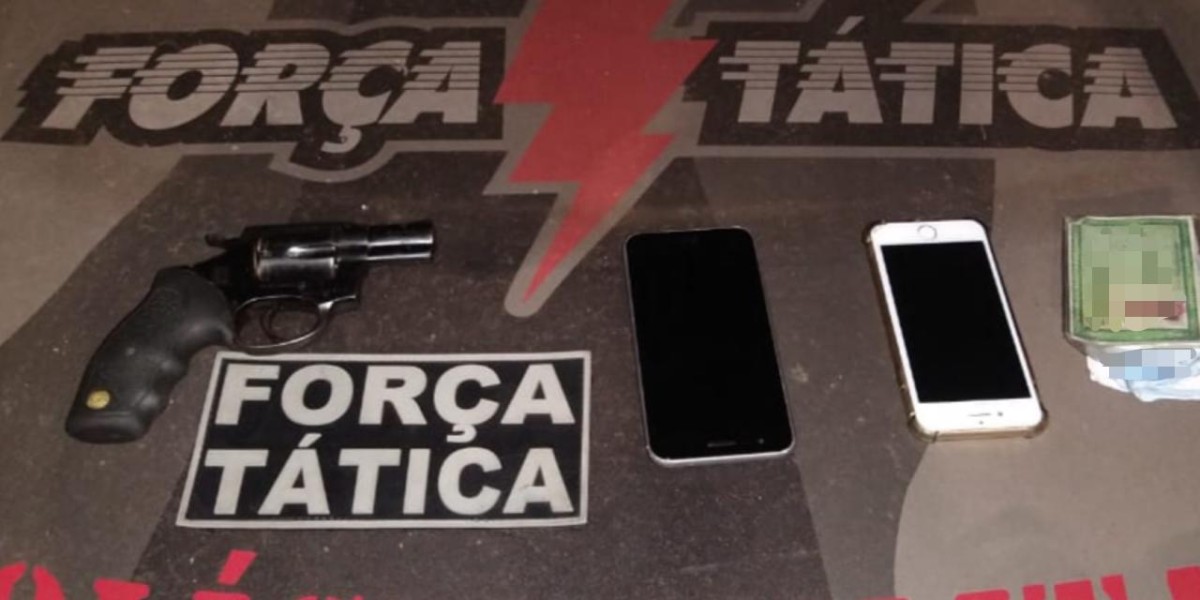 Polícia Militar recupera veículo roubado e apreende arma de fogo em Caxias