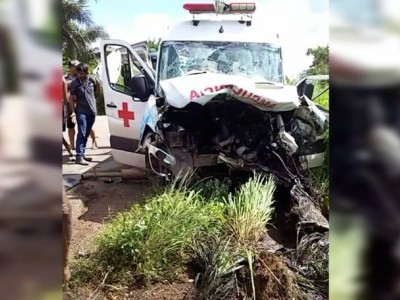 Colisão entre ambulância e caminhonete causa uma morte na BR-222