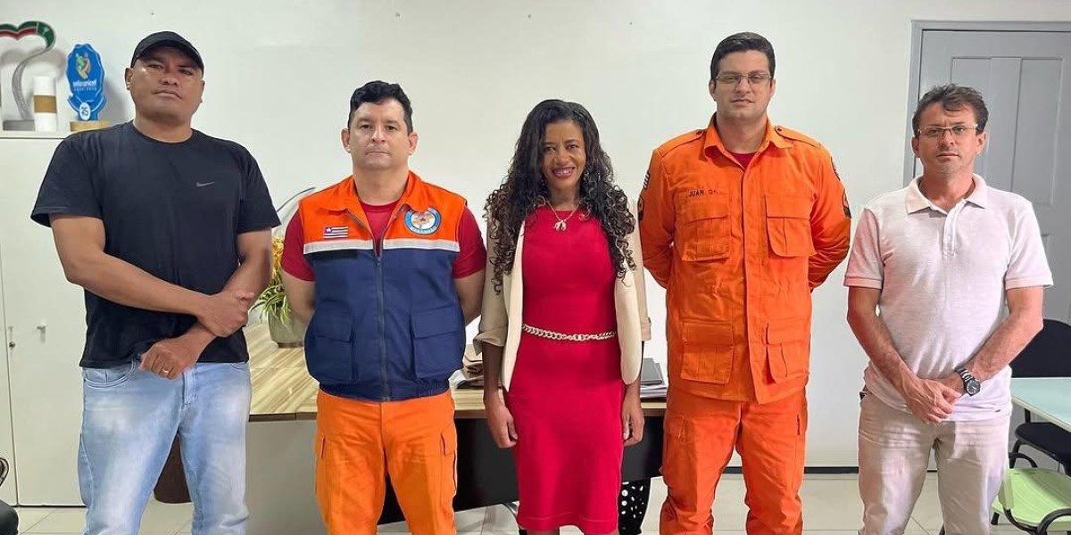 Prefeita Lacerda reúne equipes de Defesa Civil e Bombeiros para enfrentar chuvas em São João do Soter