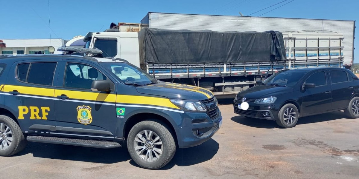 PRF apreende caminhão com carga de calçados falsificados em Caxias